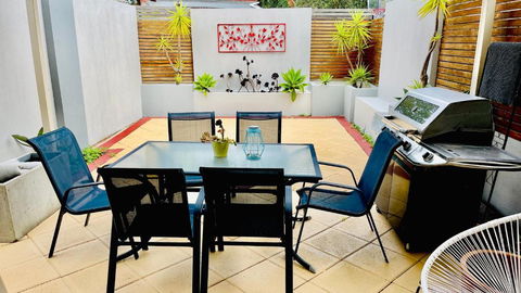 Melbourne Inner City Holiday Home Near CBD & Flemington - St Kilda Accommodation 0