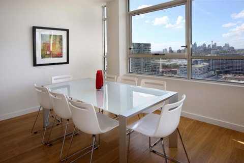 Moore To See - Modern And Spacious 3BR Zetland Apartment With Views Over Moore Park - St Kilda Accommodation 1