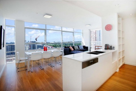 Moore To See - Modern And Spacious 3BR Zetland Apartment With Views Over Moore Park - St Kilda Accommodation 3