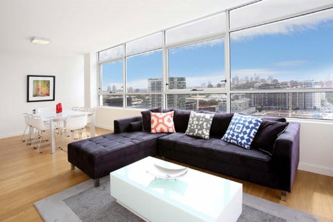 Moore To See - Modern And Spacious 3BR Zetland Apartment With Views Over Moore Park - St Kilda Accommodation 2