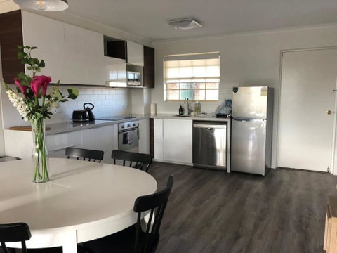 Modern 2BR Apartment With Parking - St Kilda Accommodation 2