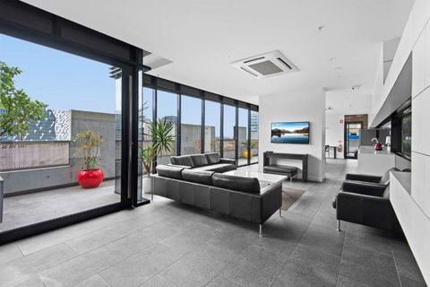 Modern 1-Bed City Apartment With Pool And Gym - St Kilda Accommodation 1