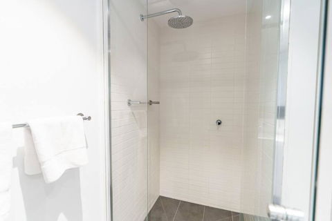 Modern 1 Bed Opposite Racecourse - St Kilda Accommodation 3