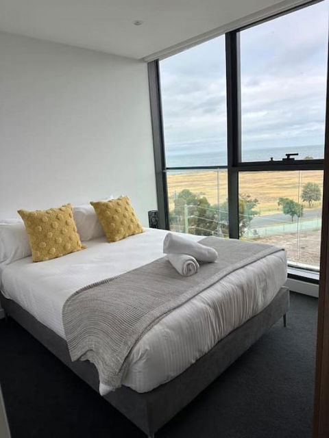 Modern 2 BRM Apt In Williamstown - St Kilda Accommodation 3