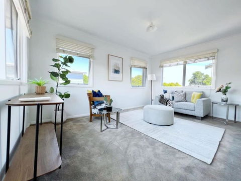 Modern And Elegant House With Swimming Pool - St Kilda Accommodation 3