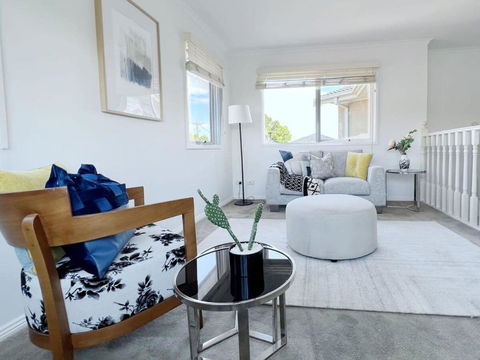 Modern And Elegant House With Swimming Pool - St Kilda Accommodation 2