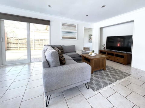 Modern And Elegant House With Swimming Pool - St Kilda Accommodation 0