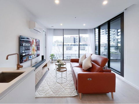 Modern Luxury 2B2B Sky Garden SmartTV - St Kilda Accommodation 0