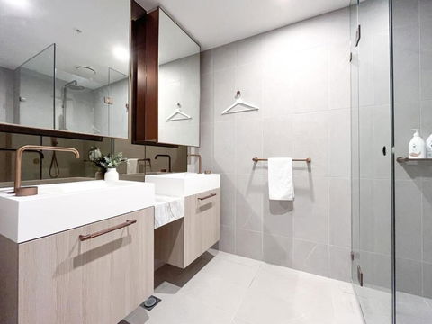 Modern Luxury 2B2B Sky Garden SmartTV - St Kilda Accommodation 1