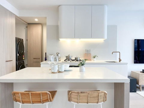Modern Luxury 2B2B Sky Garden SmartTV - St Kilda Accommodation 3