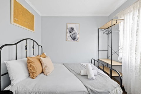 Modern Private Double Room - Central Spot At Liverpool - Shared Bathroom - St Kilda Accommodation 2