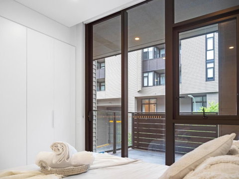 Modern Split Level 2Bed With Pool - St Kilda Accommodation 1