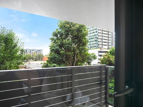 Modern Split Level 2Bed With Pool - St Kilda Accommodation 2