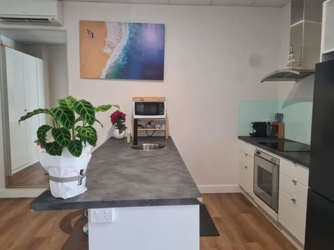 Modern Studio In Heart Of Mooloolaba - St Kilda Accommodation 1