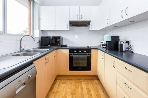 Mosman Views, 2bed, Parking, 15min Walk To Beach - St Kilda Accommodation 2