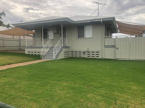 Mt Isa - Emerald Gem 3 Bedroom Home QUIET AREA - St Kilda Accommodation 0