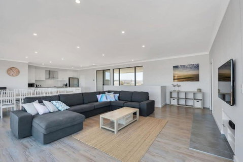 Nauticus - 82 Surfers Parade Middleton - BYO Linen - St Kilda Accommodation 2