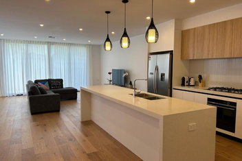 New 2-story House With 4 Bedrooms And 3 Shower Rooms with St Kilda Accommodation
