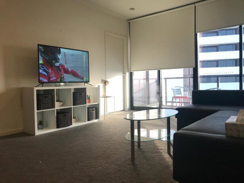 New Luxurious Skyview 2Bedroom Apartment Liverpool - St Kilda Accommodation 1