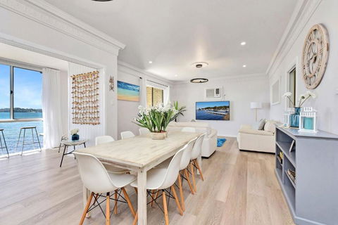 New Property Silverwater Serenity Shores Absolute Waterfront On The Lake - St Kilda Accommodation 2