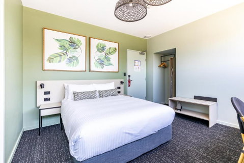 Nightcap At Commercial Hotel - St Kilda Accommodation 2