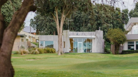 Ninth Hole - St Kilda Accommodation 0