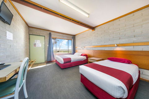 Nullarbor Roadhouse - St Kilda Accommodation 1
