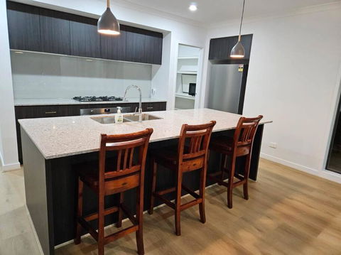 O Stylish 4 Room Oasis With 65 TV - St Kilda Accommodation 2