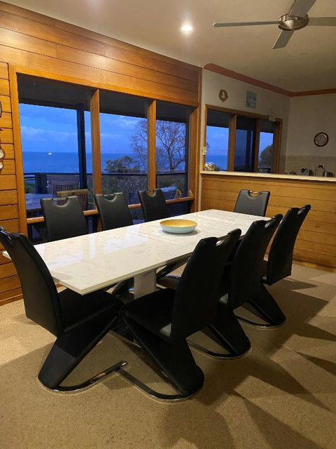 Ocean Blue KI. Absolute Ocean Front, Free WiFi - St Kilda Accommodation 2