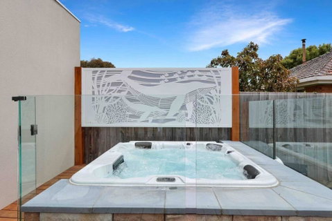 OG Spa Retreat- 3 Bedroom, Spa, Central, Aircon - St Kilda Accommodation 0