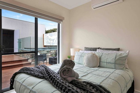 OG Spa Retreat- 3 Bedroom, Spa, Central, Aircon - St Kilda Accommodation 1