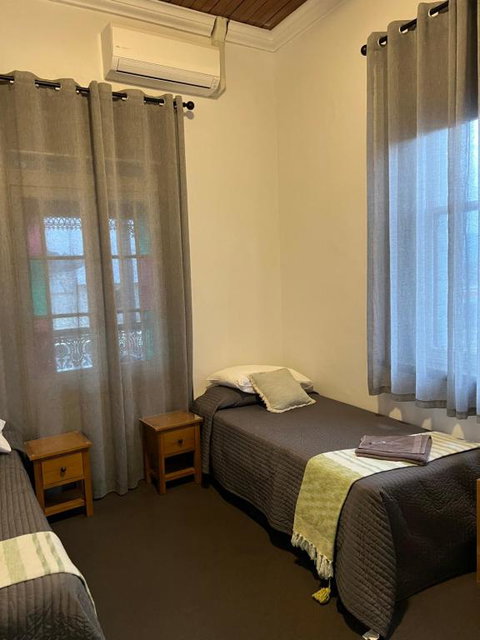 Oriental Hotel Tumut - St Kilda Accommodation 2