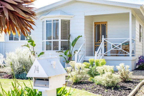Our Little White House -74 Padman Crescent, Middleton - St Kilda Accommodation 1