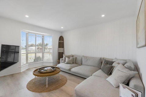 Our Little White House -74 Padman Crescent, Middleton - St Kilda Accommodation 3