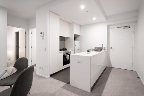Panoramic Views 2br With Pool And Free Carpark - St Kilda Accommodation 2