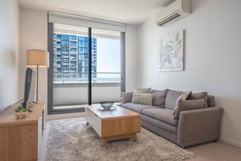 Panoramic Views 2br With Pool And Free Carpark - St Kilda Accommodation 0