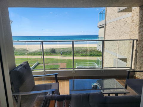 Pacific Surf Absolute Beachfront Apartments - St Kilda Accommodation 1