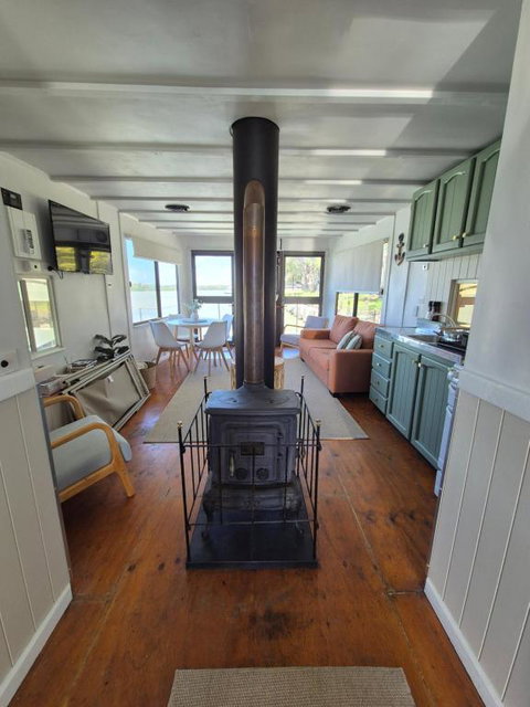 Paddle Wheeler Lilian - St Kilda Accommodation 2