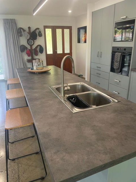 Pandanus Paradise. Newly Renovated 4 Bedroom Home - St Kilda Accommodation 3