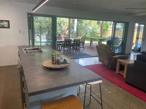 Pandanus Paradise. Newly Renovated 4 Bedroom Home - St Kilda Accommodation 2