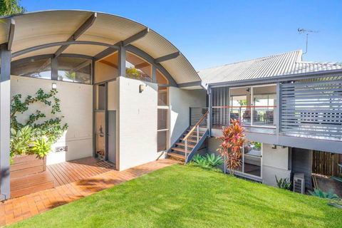 Paradise Palms - Resort Retreat With Panoramic Views - St Kilda Accommodation 2