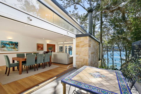 Paradise Villa - Pittwater Views - St Kilda Accommodation 0