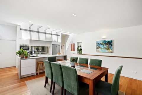 Paradise Villa - Pittwater Views - St Kilda Accommodation 1