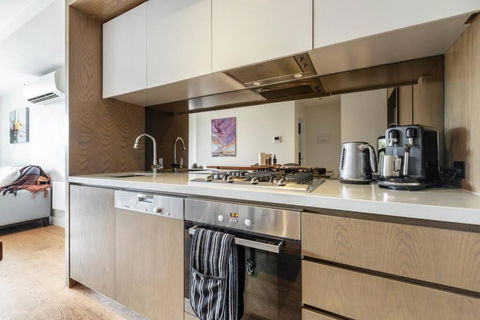 Peaceful 2 Bedroom Unit With Free Parking - St Kilda Accommodation 1