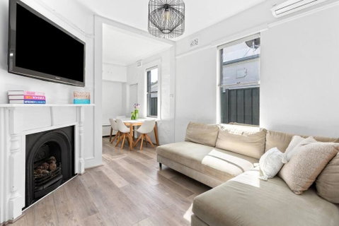 Peaceful 2 Bedroom With Private Backyard And BBQ - St Kilda Accommodation 2