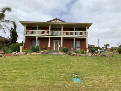 Pelican Retreat - Corporate / Tradie / Family - St Kilda Accommodation 1