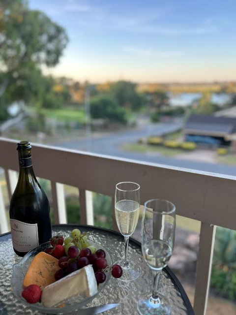 Pelican Retreat - Corporate / Tradie / Family - St Kilda Accommodation 3