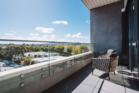 Perfect Located 1-Bed With Great Views & Parking - St Kilda Accommodation 1