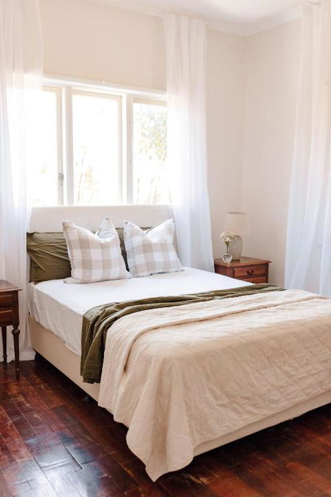 Pet Friendly Family Home In Bluff Point - St Kilda Accommodation 1