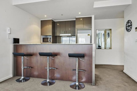 Portside Bliss Your Urban Escape In Melbourne - St Kilda Accommodation 3